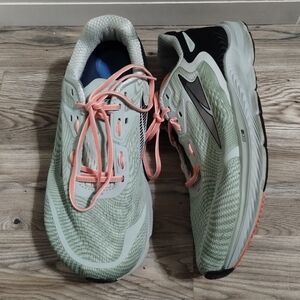 ALTRA Torin 5 Road Running Shoe AL0A547X Gray/Coral Women's size 8.5